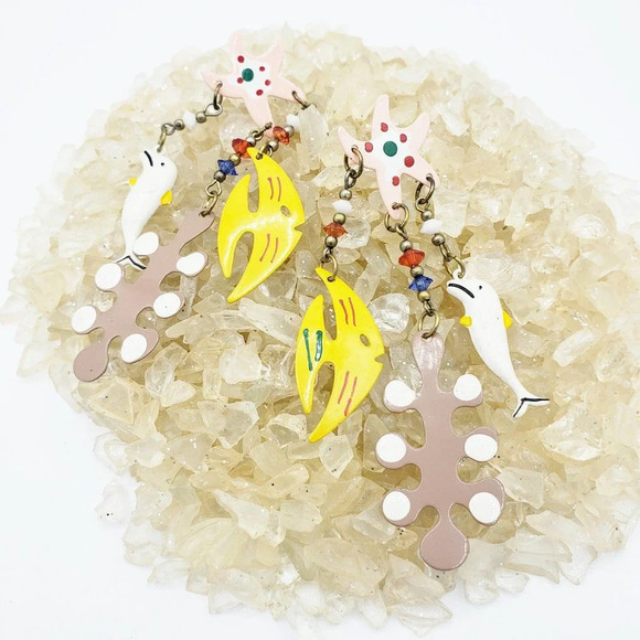 Summer Beach Theme Earrings / Susie Selling Seashells - Picture 1 of 4